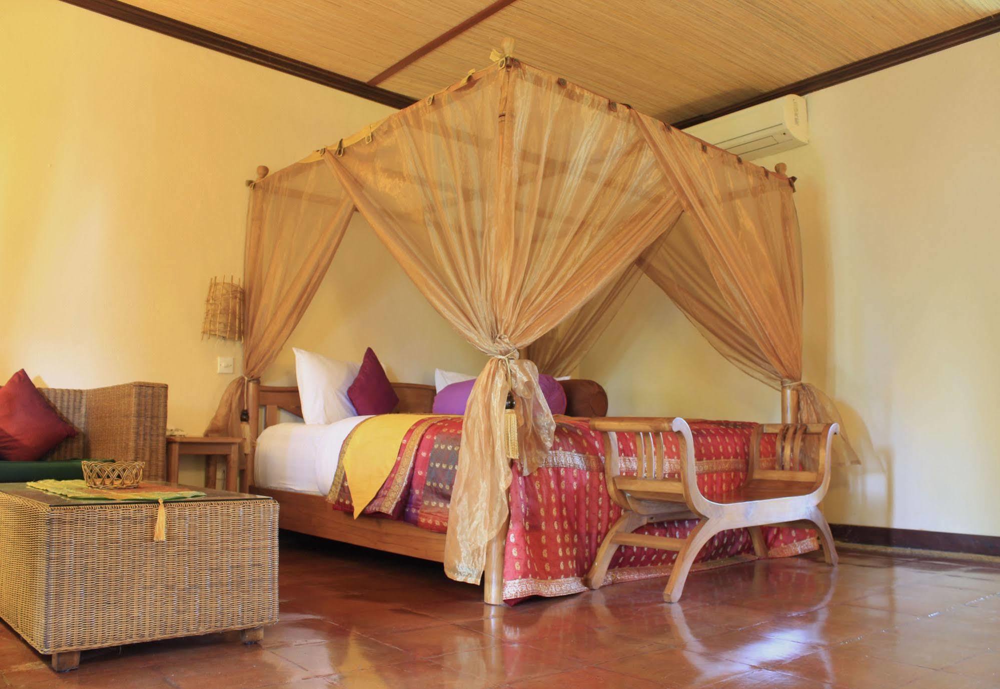 Junjungan Ubud Hotel And Spa Exterior foto